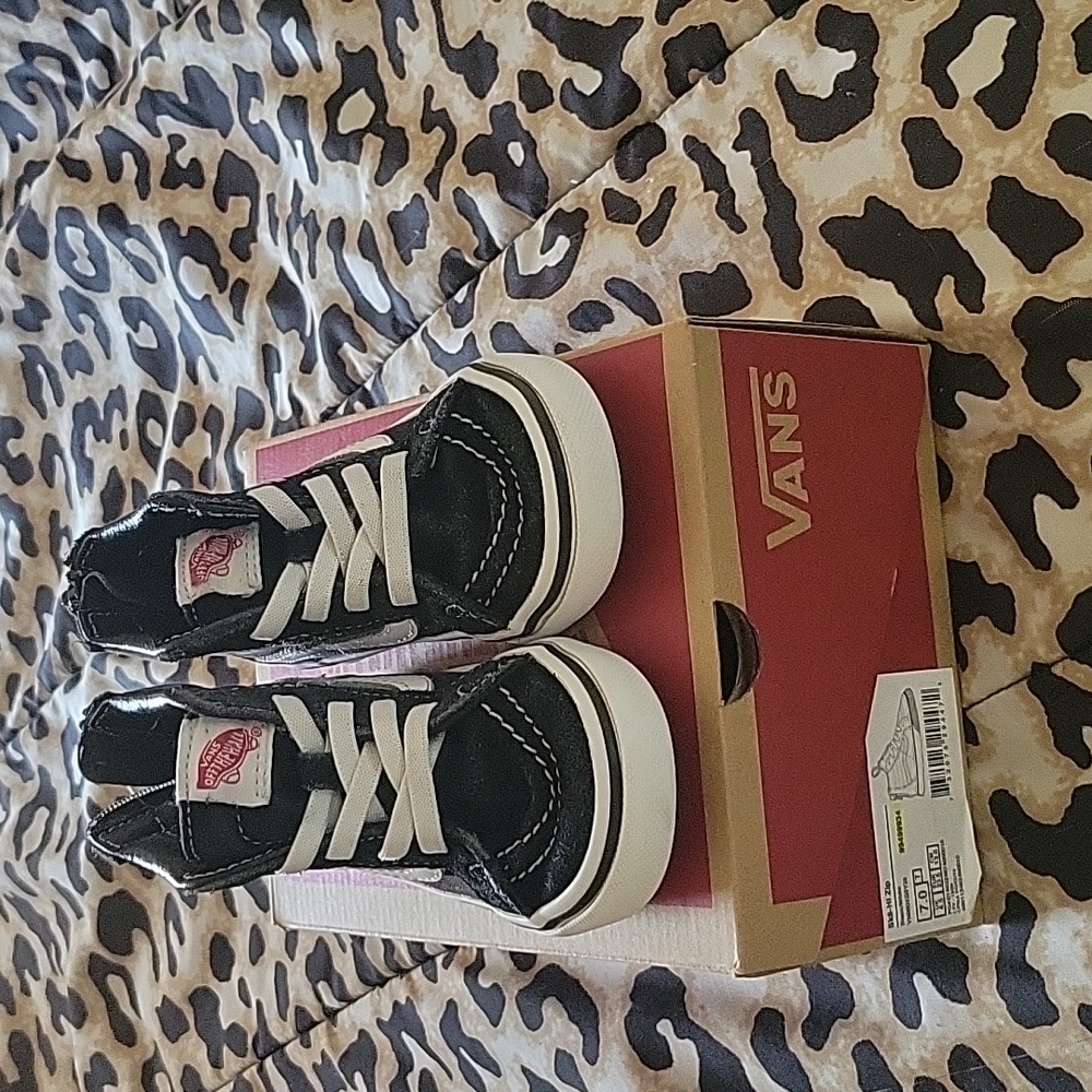 Size 7 vans and paw patrol  slippers 7-8